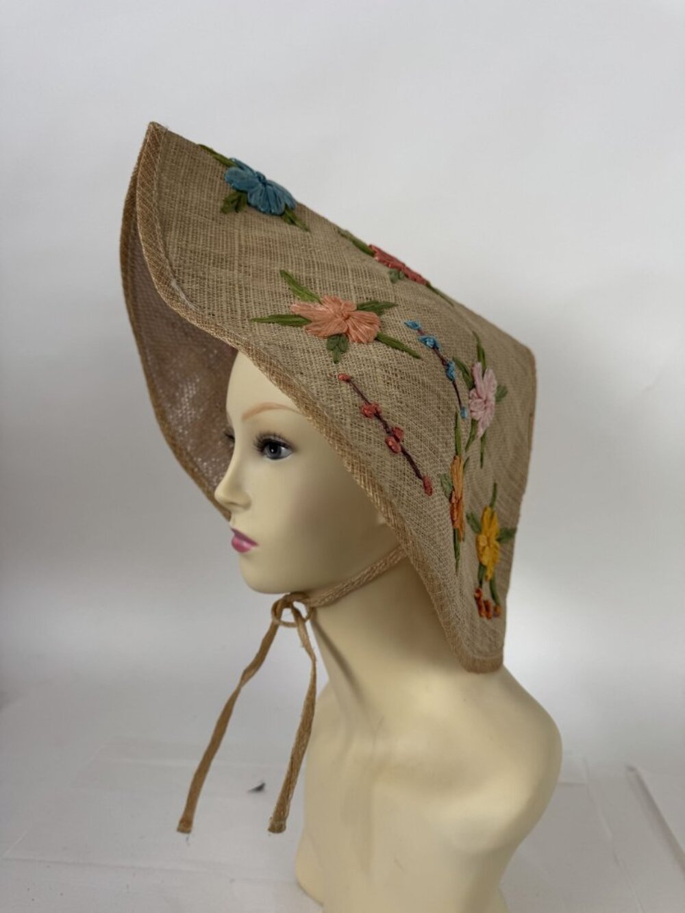 Handmade Raffia Straw Hat With Embroidered Floral Design & Chin Tie Vintage Phil - Picture 3 of 16